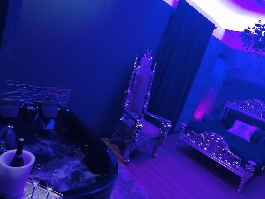 Nuit Romantique - Jacuzzi - Beziers - Romance Royale Exteriör bild