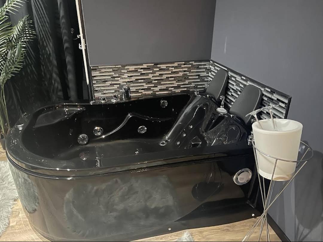 Nuit Romantique - Jacuzzi - Beziers - Romance Royale Exteriör bild